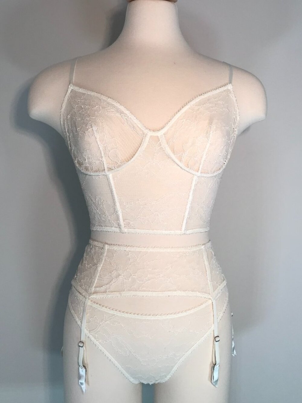 Kiki De Montparnasse Ivory Lace Ingenue Corset Bra Set